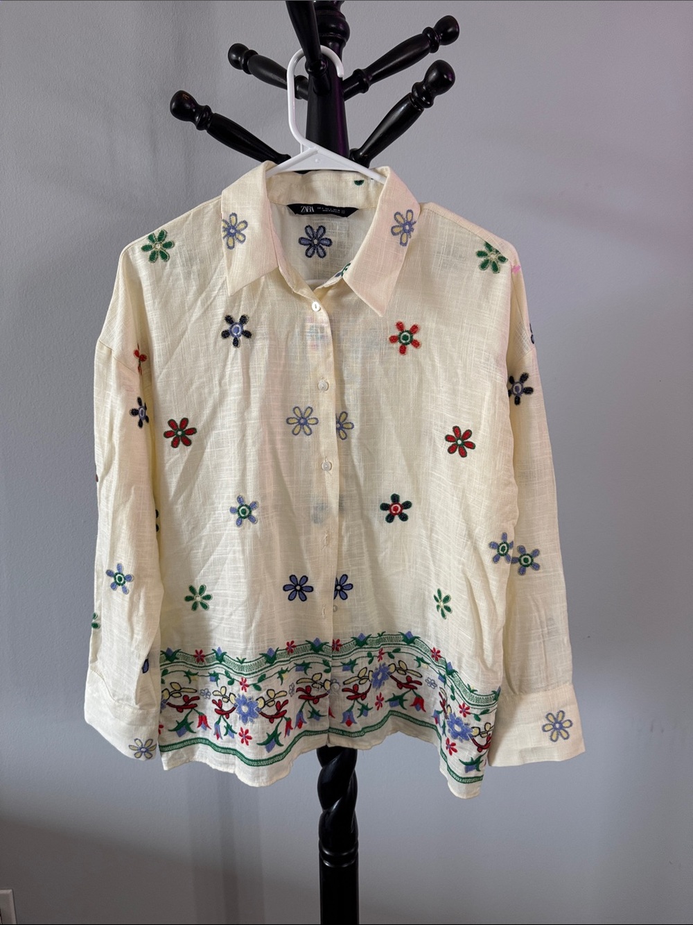 Zara Cream Button-Down Blouse with Multicolor Floral Embroidery